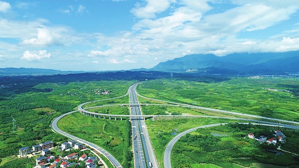 福银高速公路江西昌九段马回岭互通. 段友情摄